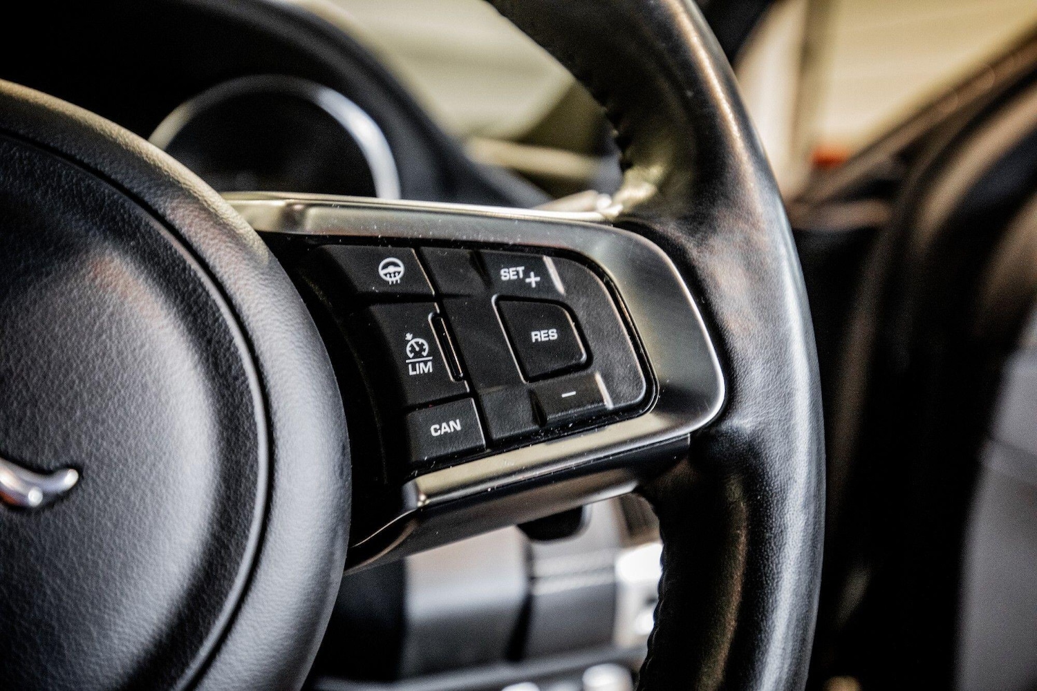 Used Jaguar E-Pace 2019 for sale - 76989383: Photo 18