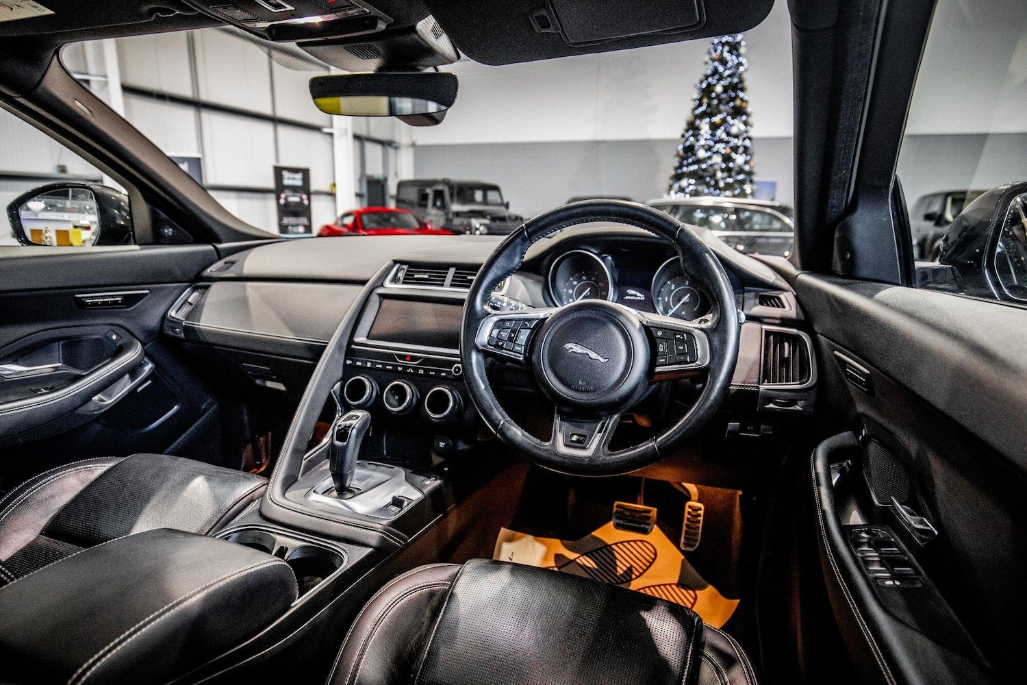 Used Jaguar E-Pace 2019 for sale - 76989383: Photo 2