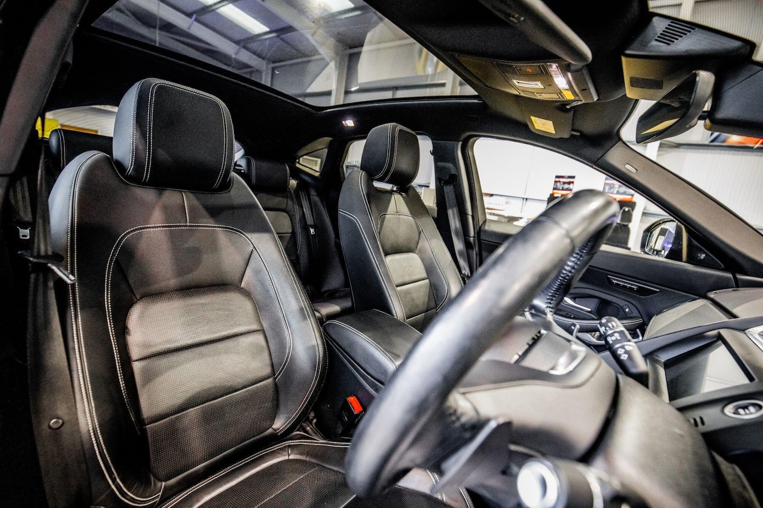 Used Jaguar E-Pace 2019 for sale - 76989383: Photo 3