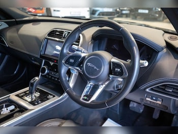 Used Jaguar XE 2019 for sale - 78287532: Photo