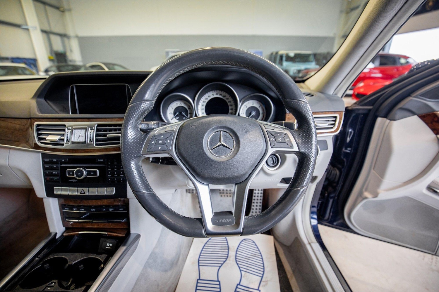 Used Mercedes-Benz E Class 2013 for sale - 76926121: Photo 17