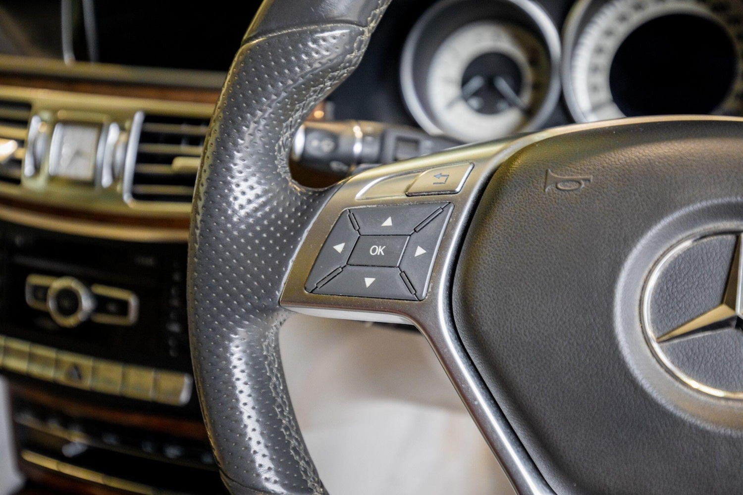 Used Mercedes-Benz E Class 2013 for sale - 76926121: Photo 19