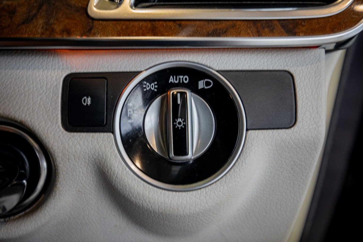 Used Mercedes-Benz E Class 2013 for sale - 76926121: Photo 23