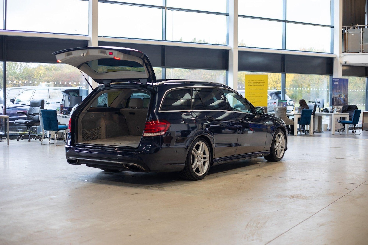 Used Mercedes-Benz E Class 2013 for sale - 76926121: Photo 44