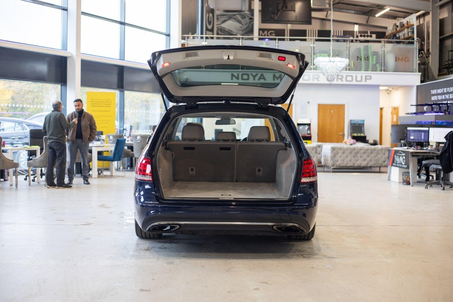 Used Mercedes-Benz E Class 2013 for sale - 76926121: Photo 45