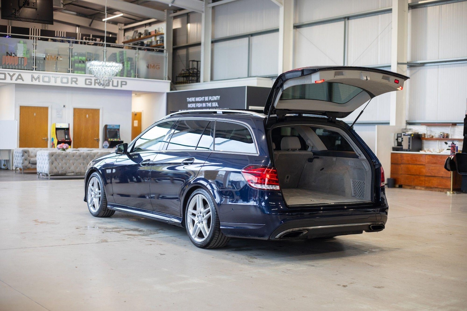 Used Mercedes-Benz E Class 2013 for sale - 76926121: Photo 46