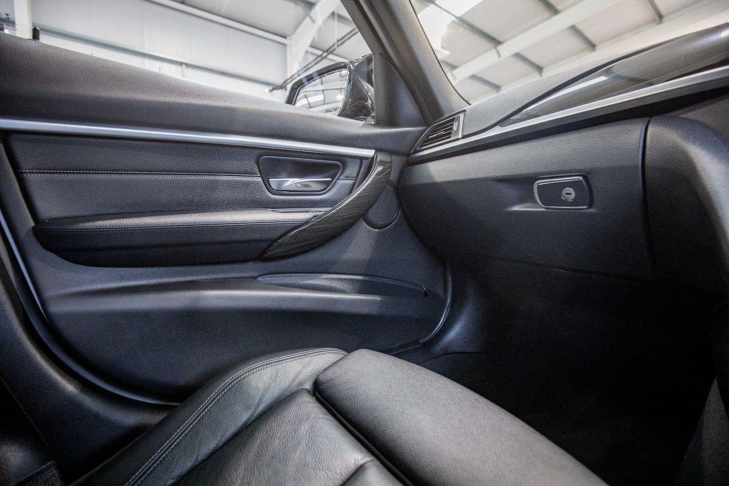 Used BMW 3 Series 2017 for sale - 77671925: Photo 29