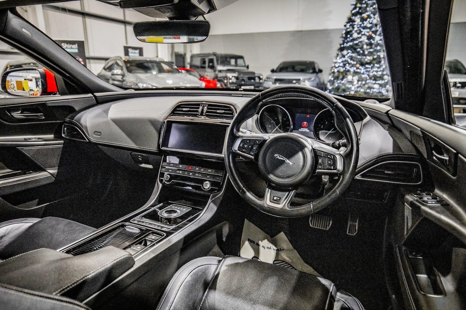 Used Jaguar XE 2019 for sale - 77565172: Photo 2