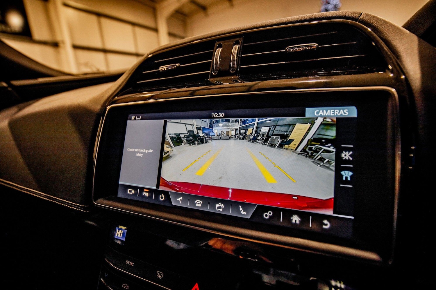 Used Jaguar XE 2019 for sale - 77565172: Photo 24