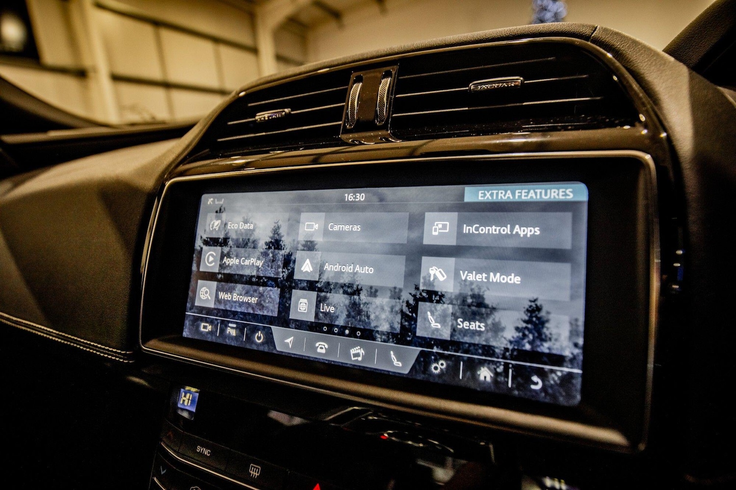 Used Jaguar XE 2019 for sale - 77565172: Photo 25