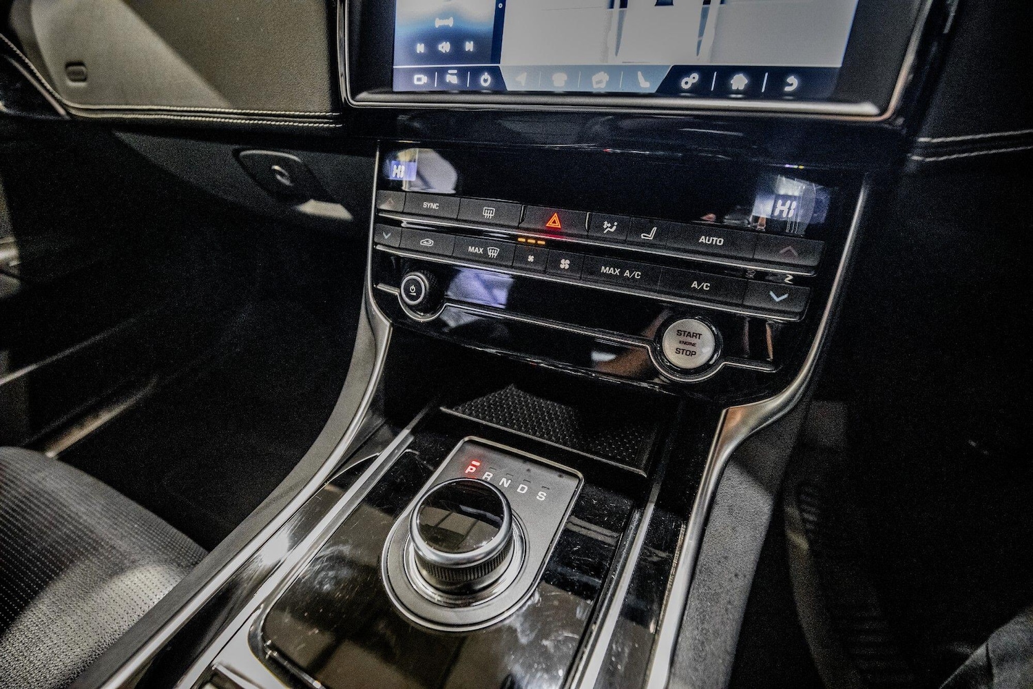 Used Jaguar XE 2019 for sale - 77565172: Photo 29