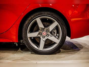 Used Jaguar XE 2019 for sale - 77565172: Photo