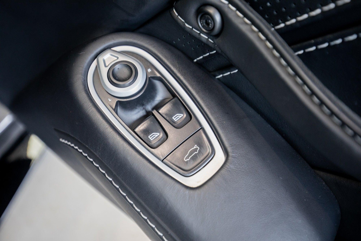 Used Land Rover Defender 2023 for sale - 76823695: Photo 13