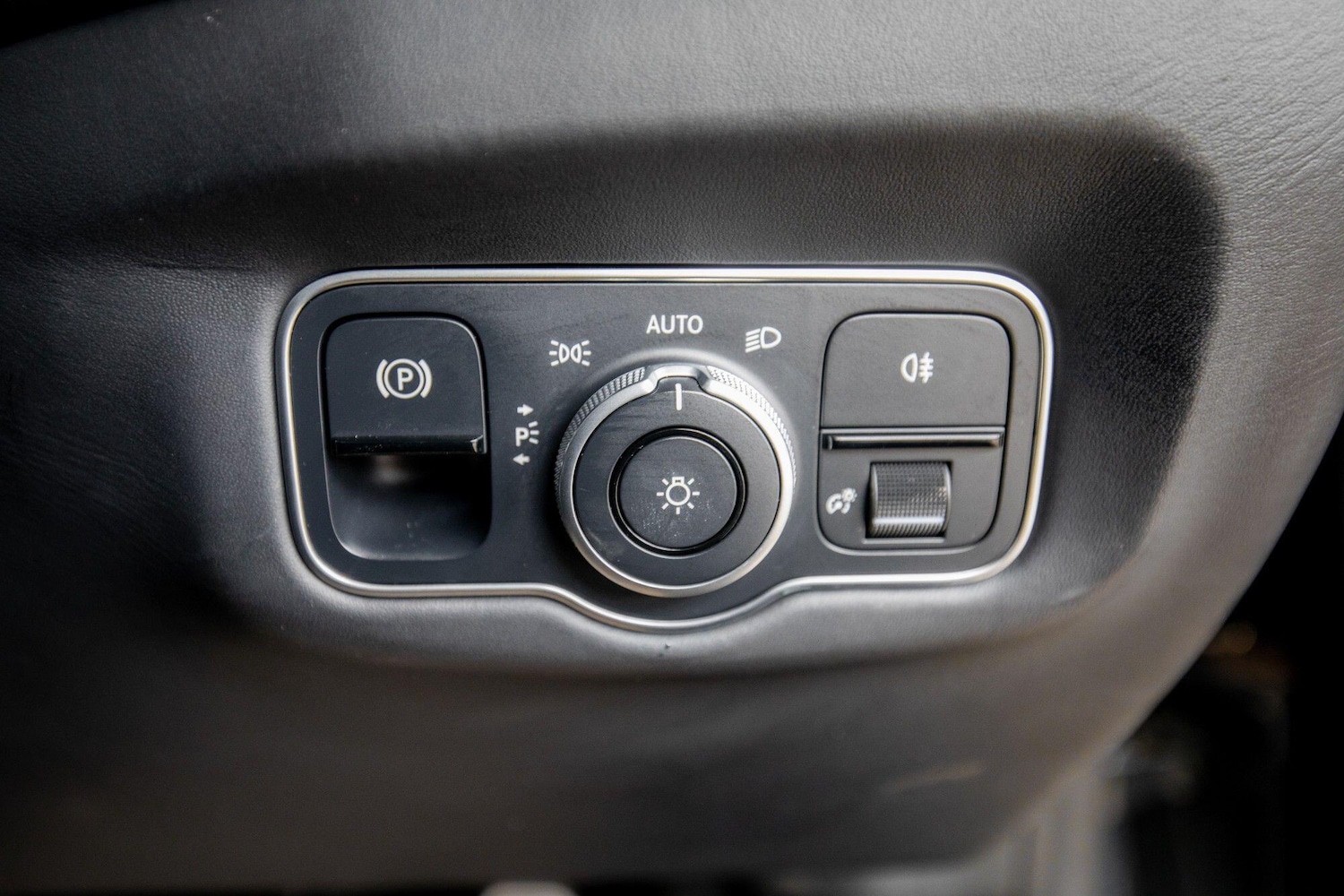 Used Land Rover Defender 2023 for sale - 76823695: Photo 16