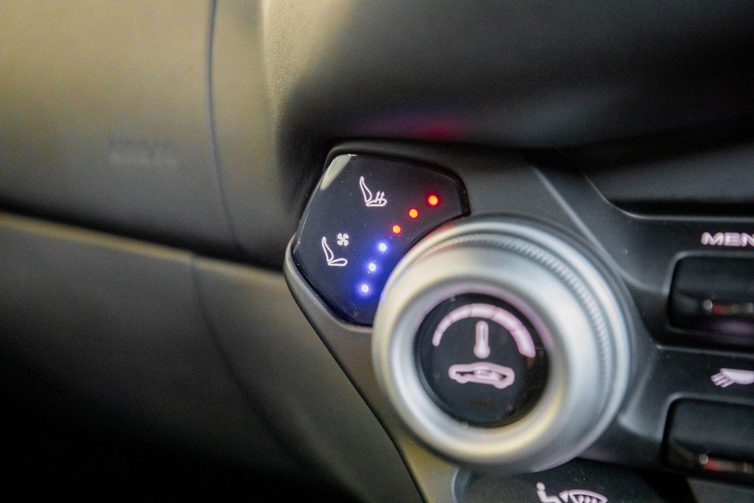 Used Land Rover Defender 2023 for sale - 76823695: Photo 31