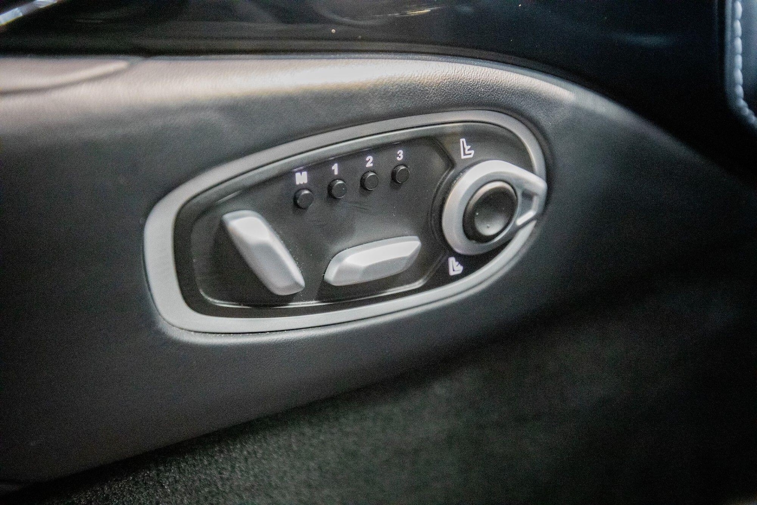 Used Land Rover Defender 2023 for sale - 76823695: Photo 36