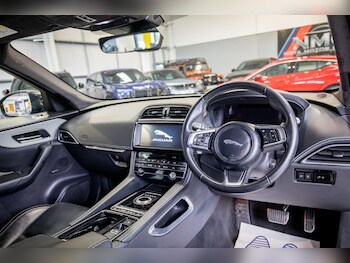 Used Jaguar F-Pace 2020 for sale - 77611842: Photo