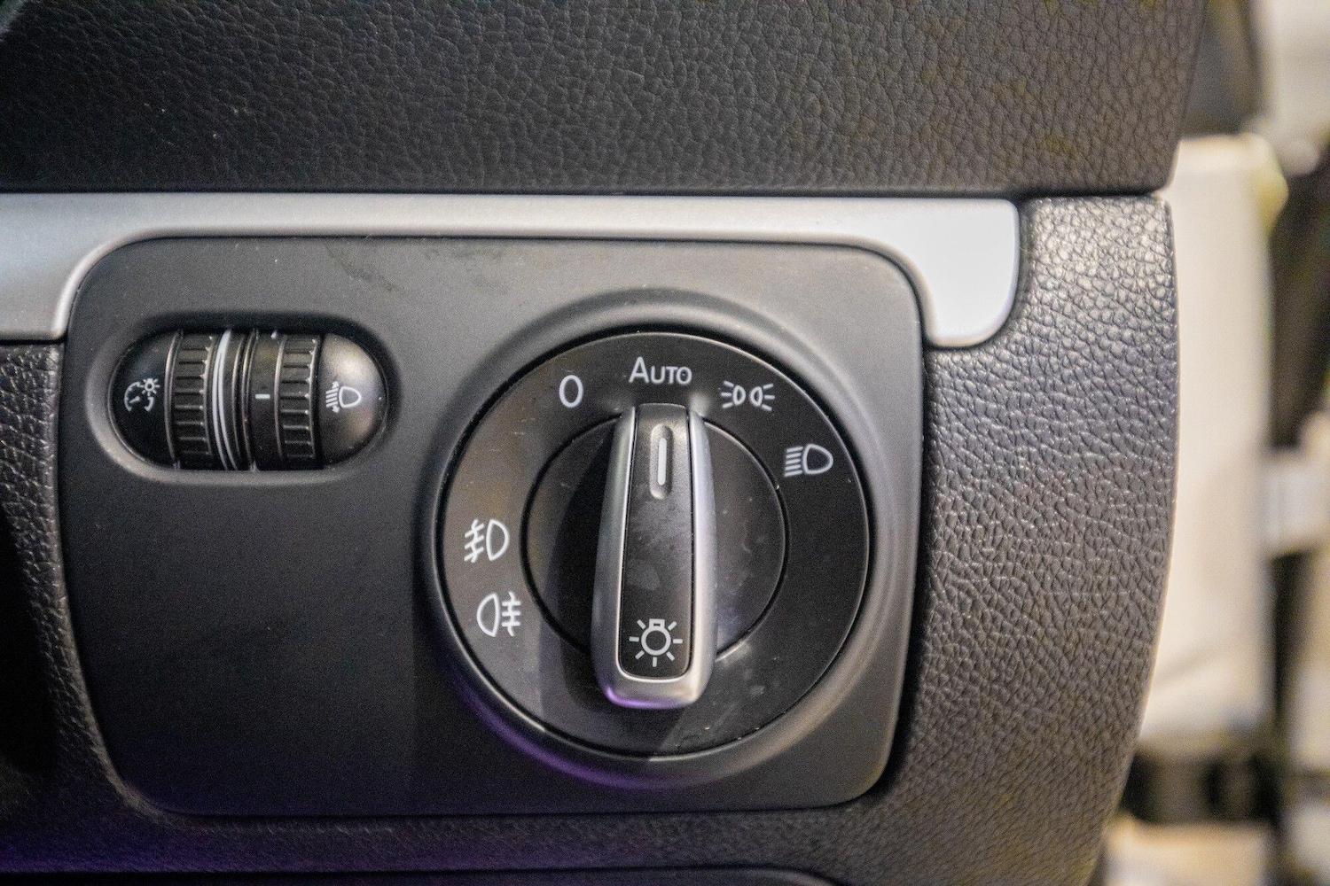 Used Volkswagen Scirocco 2011 for sale - 77412094: Photo 21