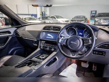 Used Jaguar F-Pace 2019 for sale - 78382148: Photo