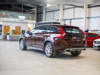 Used Volvo V60 2017 for sale - 78382276: Photo