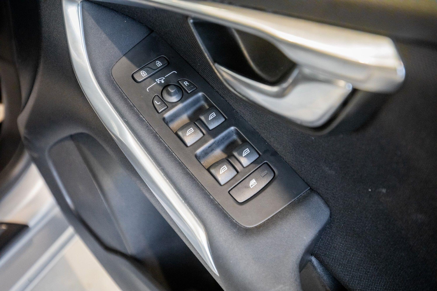 Used Volvo V40 2017 for sale - 77637523: Photo 16