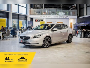 (17) - 2.0 D3 Momentum Nav Plus Hatchback 5dr Diesel Auto Euro 6 (s/s) (150 ps) **