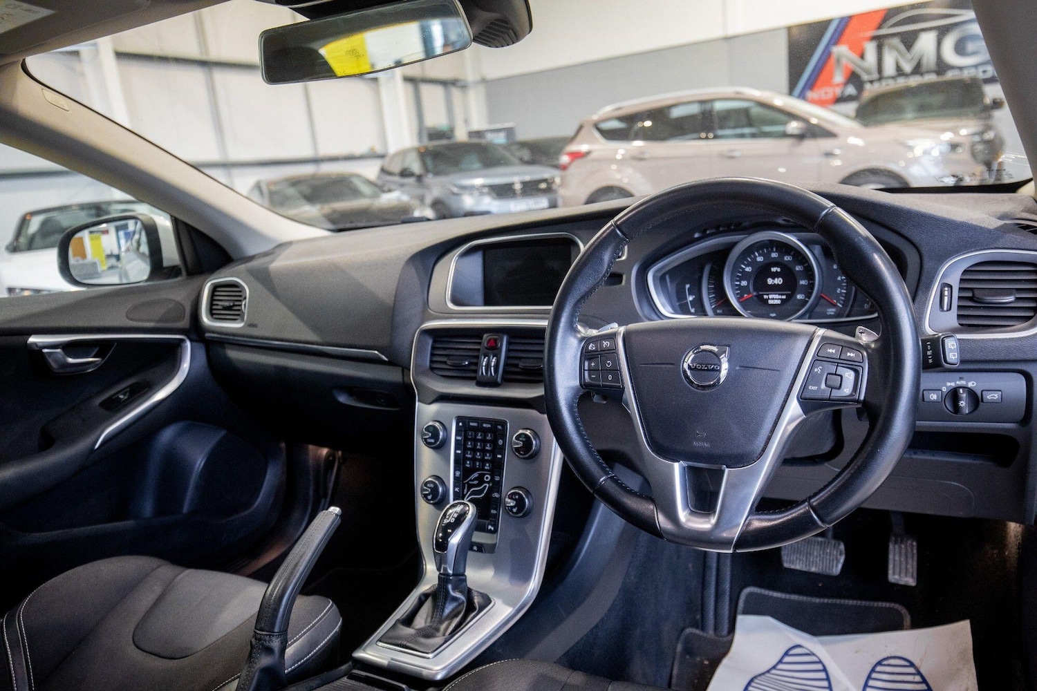 Used Volvo V40 2017 for sale - 77637523: Photo 2