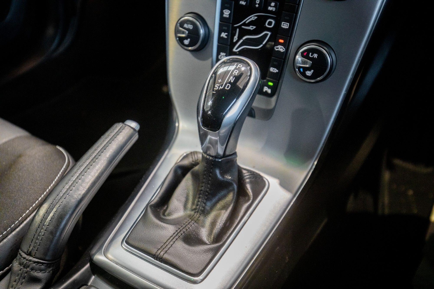 Used Volvo V40 2017 for sale - 77637523: Photo 30