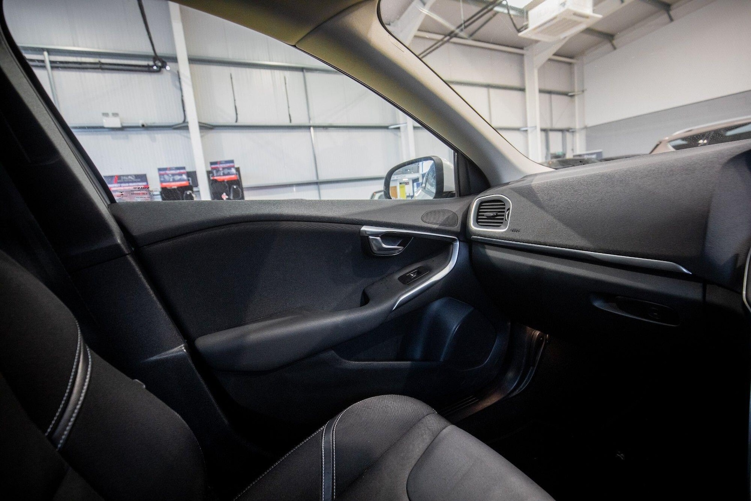 Used Volvo V40 2017 for sale - 77637523: Photo 32