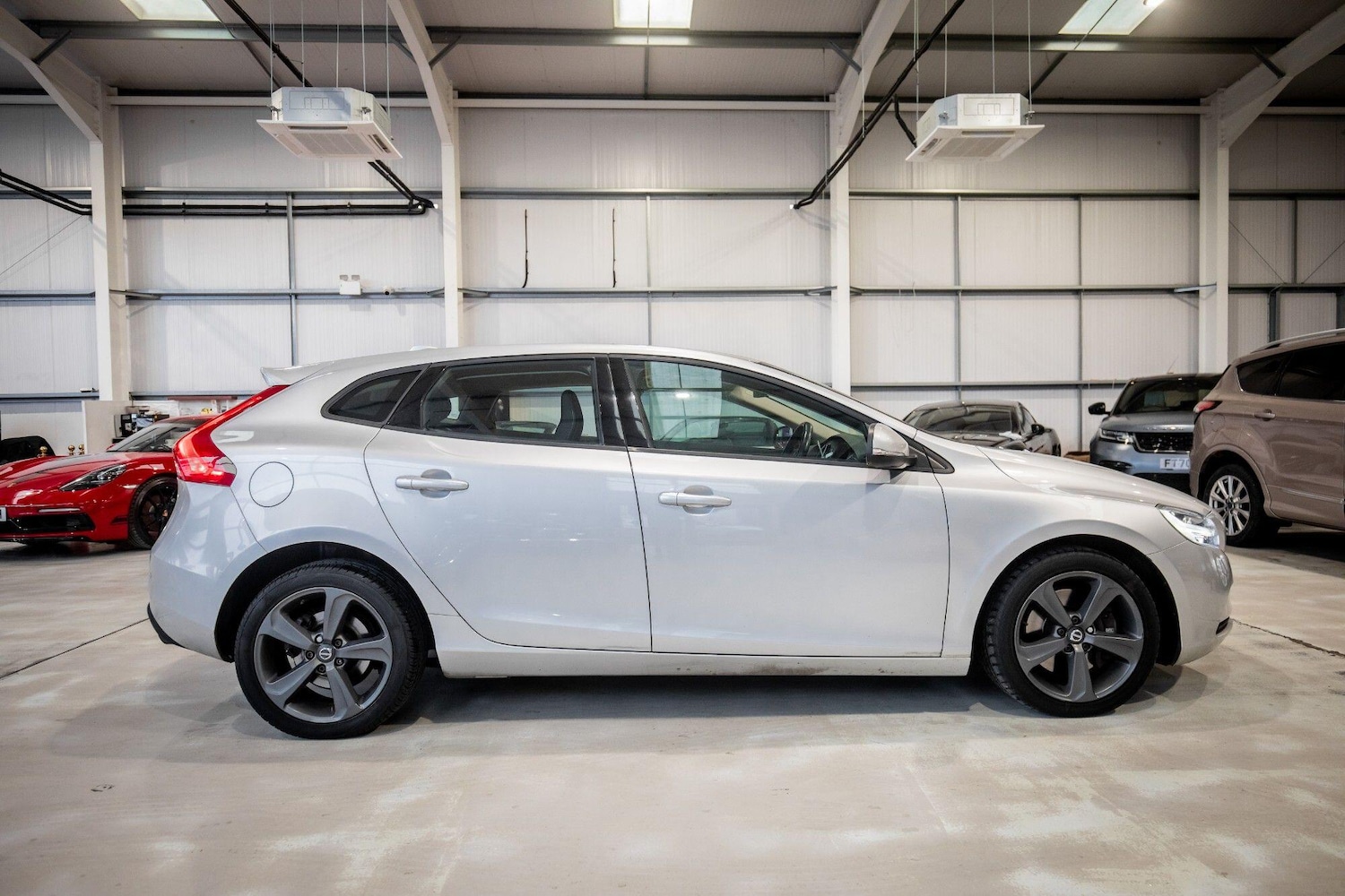 Used Volvo V40 2017 for sale - 77637523: Photo 33