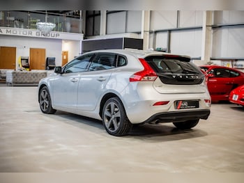 Used Volvo V40 2017 for sale - 77637523: Photo