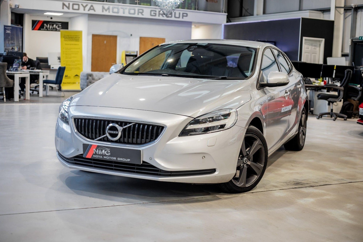 Used Volvo V40 2017 for sale - 77637523: Photo 5