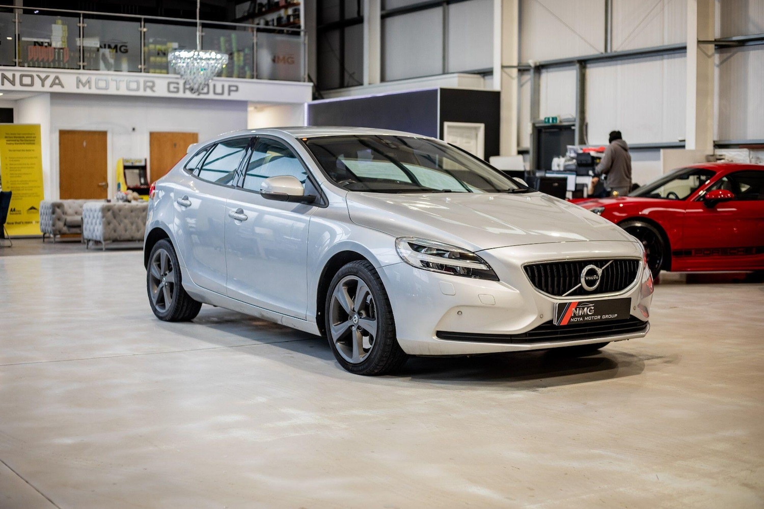 Used Volvo V40 2017 for sale - 77637523: Photo 8