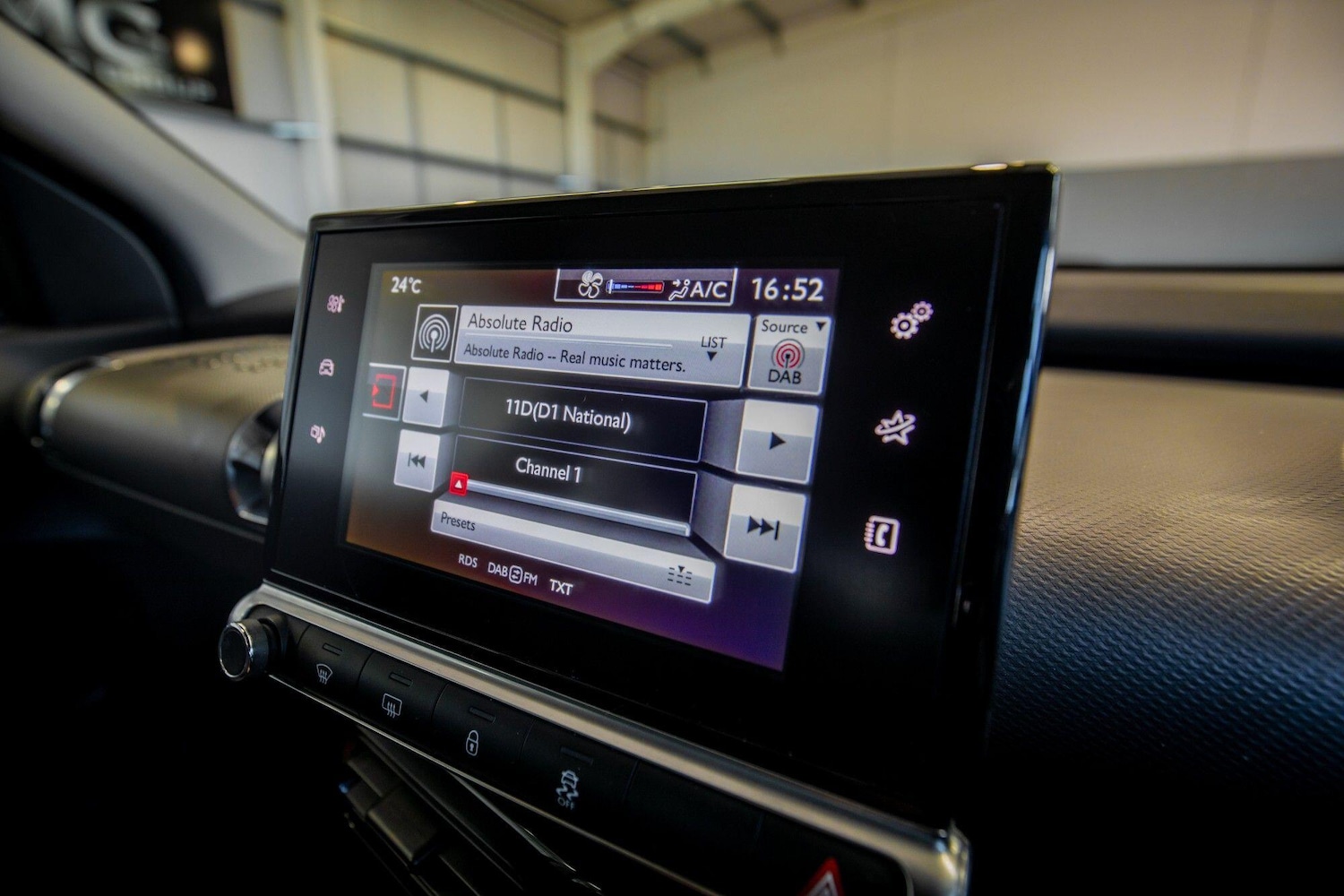 Used Citroen C4 Cactus for sale - 77074058: Photo 26