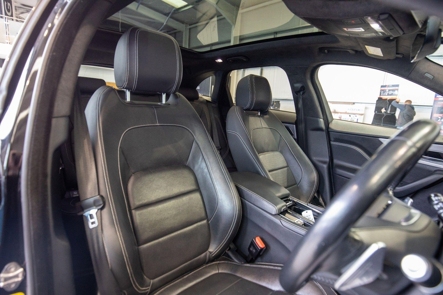 Used Jaguar F-Pace 2019 for sale - 76824408: Photo 2