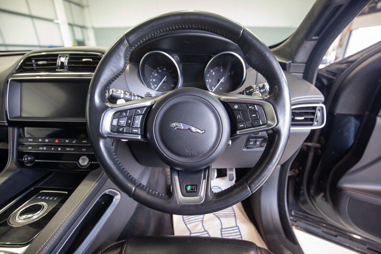 Used Jaguar F-Pace 2019 for sale - 76824408: Photo 21