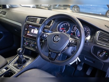 Used Volkswagen Golf 2017 for sale - 78672253: Photo