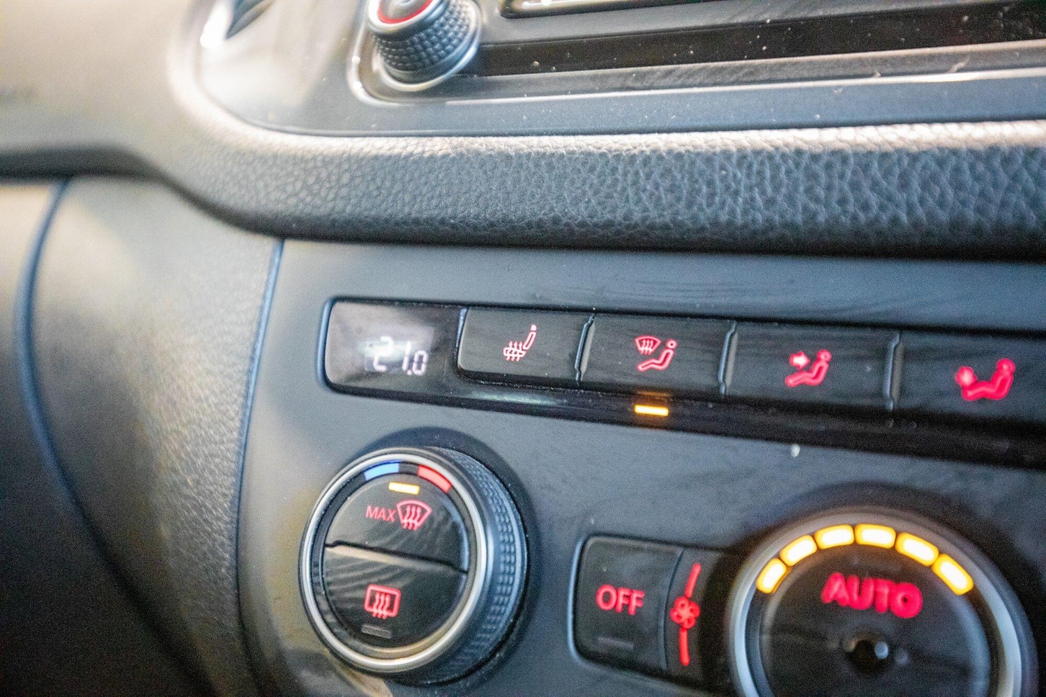 Used Volkswagen Tiguan 2015 for sale - 76823632: Photo 31