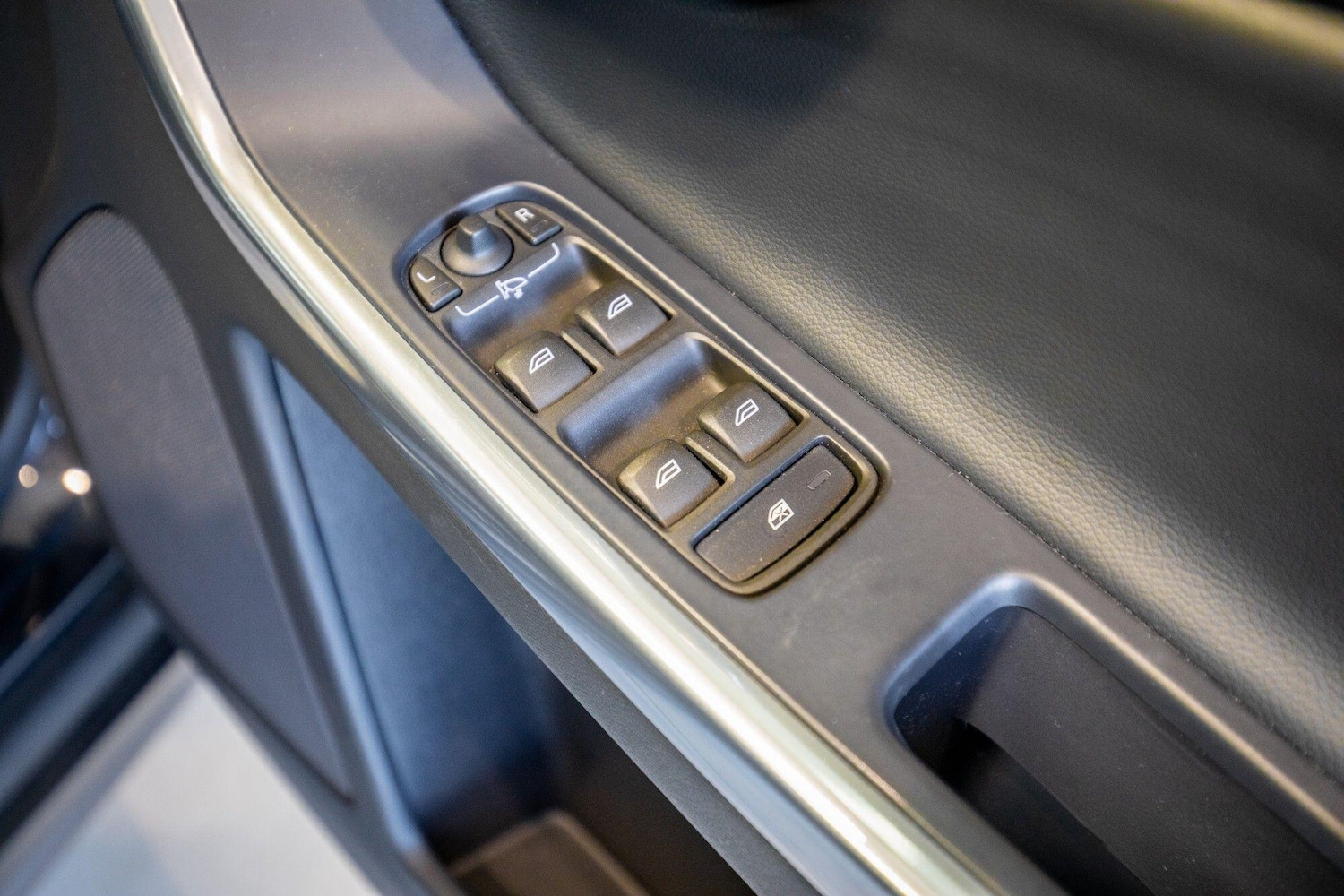 Used Volvo XC60 2017 for sale - 76823963: Photo 16