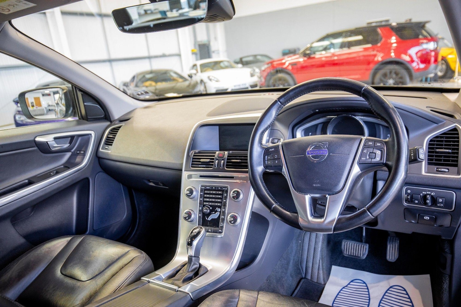 Used Volvo XC60 2017 for sale - 76823963: Photo 2