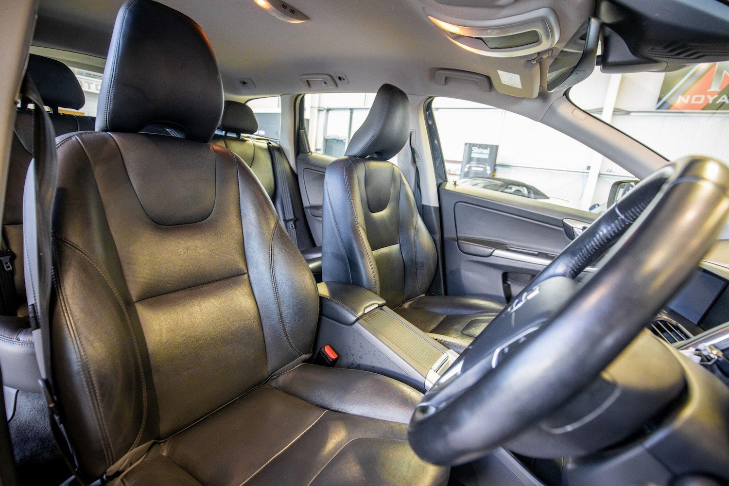 Used Volvo XC60 2017 for sale - 76823963: Photo 3