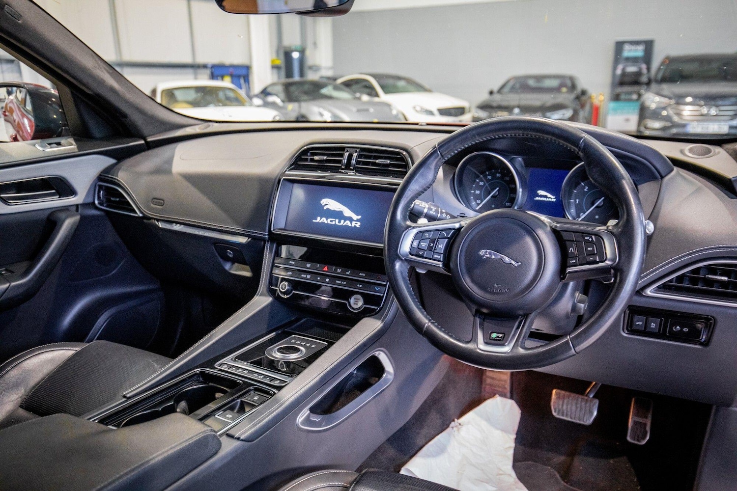 Used Jaguar F-Pace 2019 for sale - 77351854: Photo 2