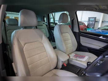 Used Volkswagen Golf SV 2016 for sale - 76825230: Photo