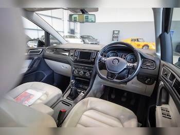 Used Volkswagen Golf SV 2016 for sale - 76825230: Photo