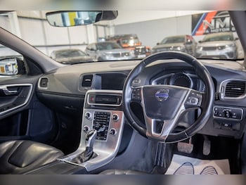 Used Volvo V60 2017 for sale - 78793273: Photo