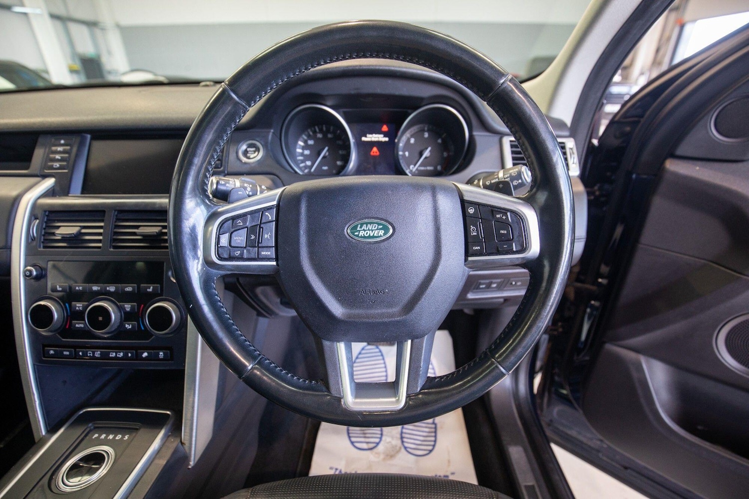 Used Land Rover Discovery Sport 2016 for sale - 76823950: Photo 17