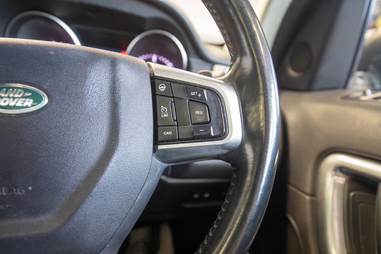 Used Land Rover Discovery Sport 2016 for sale - 76823950: Photo 32