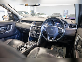 Used Land Rover Discovery Sport 2016 for sale - 76823950: Photo