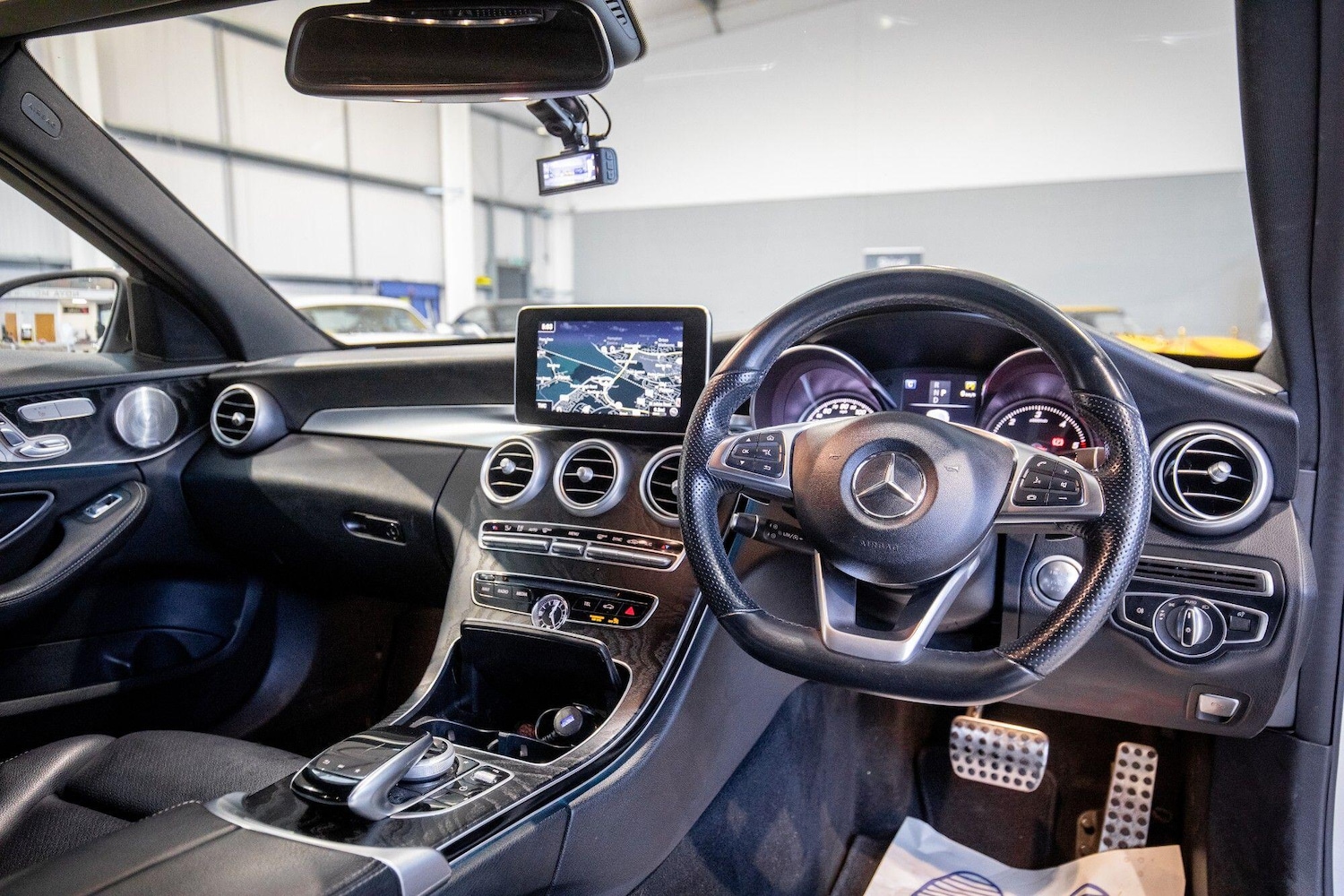 Used Mercedes-Benz C Class 2018 for sale - 76825173: Photo 2