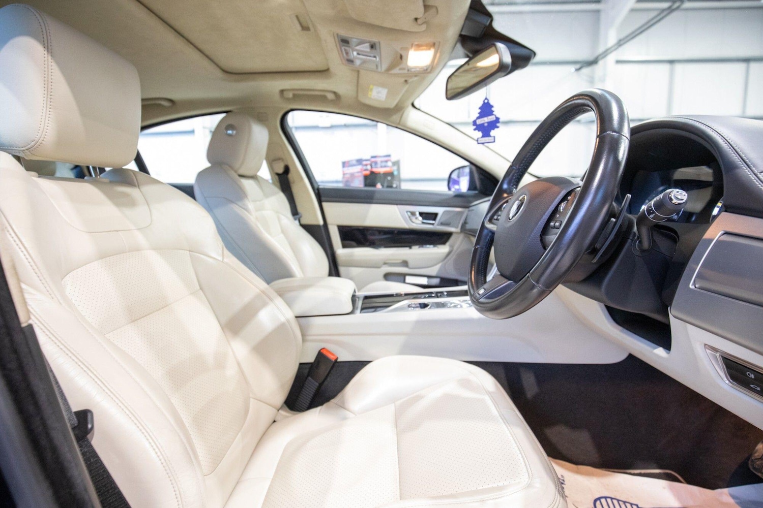 Used Jaguar XF 2014 for sale - 78156555: Photo 3